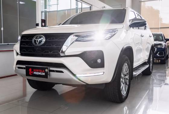 TOYOTA HILUX SW4 2.8 D-4D TURBO DIESEL SRX 7L 4X4 AUTOMÁTICO